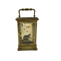 English - 20th century 8-day carriage clock, dial inscribed St James, London, dial with Roman numerals, minute markers and moon hands, lever platform escapement with eleven jewels. With key. 