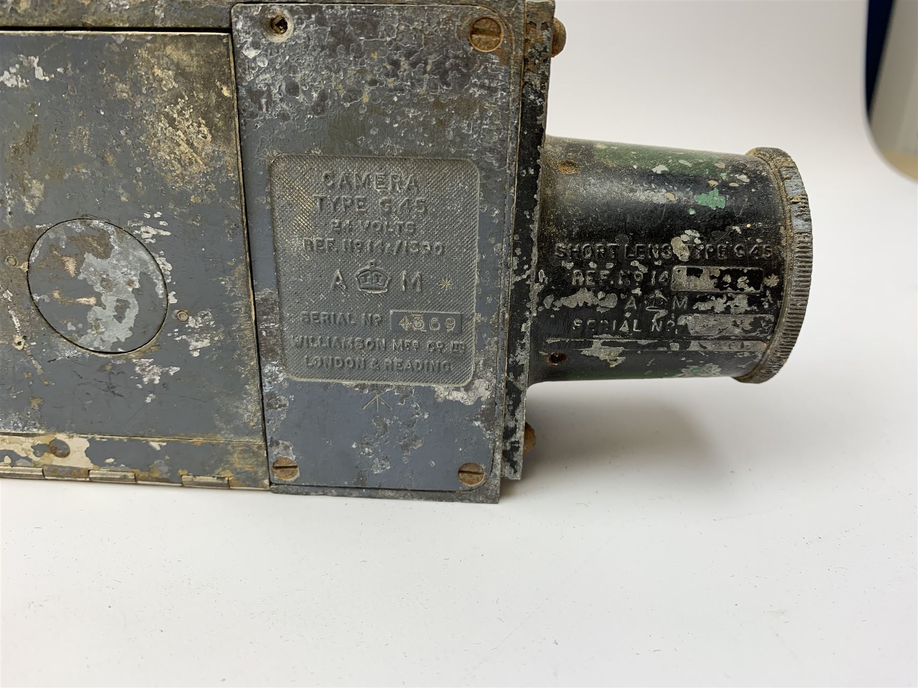 WW2 Air Ministry Williamson G45 short lens gun camera, as used by Spitfires, Hurricanes and Typhoons, ref.no. 14A/1390, serial no. 4369, containing magazine ref.no. 14A/1393, L31cm