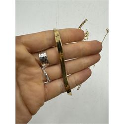 14ct gold bracelet links and a 14ct gold chain, together with 9ct gold jewellery, to include pair of cufflinks, bracelet, seahorse charm, chains and a cubic zirconia pendant 