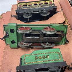 Hornby Meccano ‘0’ gauge - M1 Passenger set comprising 0-4-0 locomotive and tender no.3435 in green, two Pullman carriages and track; in original box 