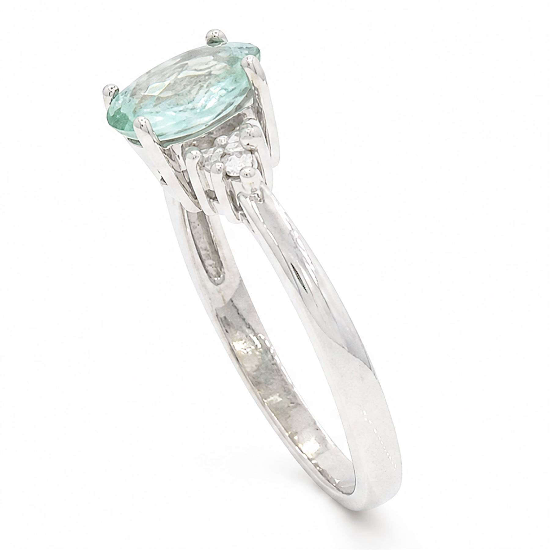 18ct white gold Paraiba tourmaline and diamond ring, single oval cut tourmaline of approx 0.95 carat, with three round brilliant cut diamonds set either side, Birmingham 2008