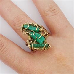 9ct gold green stone set ring, with pierced design gallery and shoulders