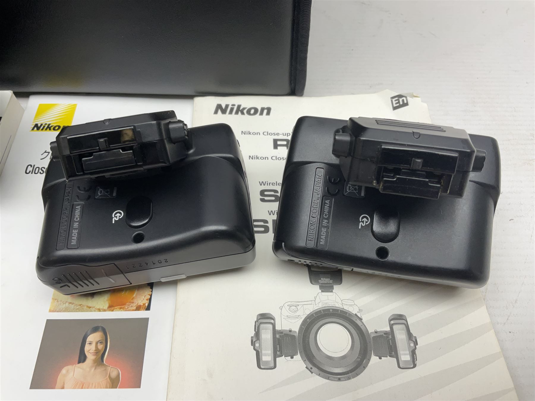 Nikon Creative Lighting System Speedlight kit, with manual and hard case 