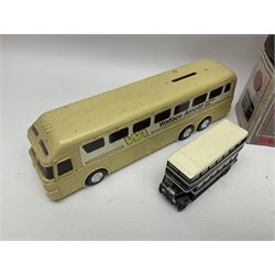 Thirty-one modern die-cast models of buses, coaches and wagons of various scales by EFE, Lledo, Oxford Die-Cast, Atlas etc, to include EFE 15702, 15704 and 15708 boxed; further models are unboxed 