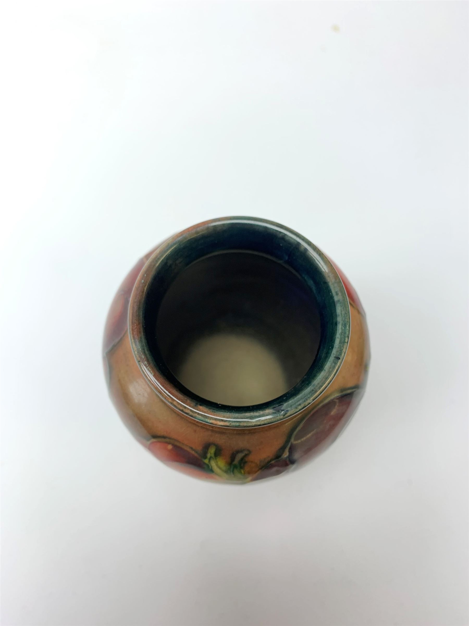 A Moorcroft flambe vase, decorated in the Anemone pattern, with impressed marks beneath, H10.5cm. 