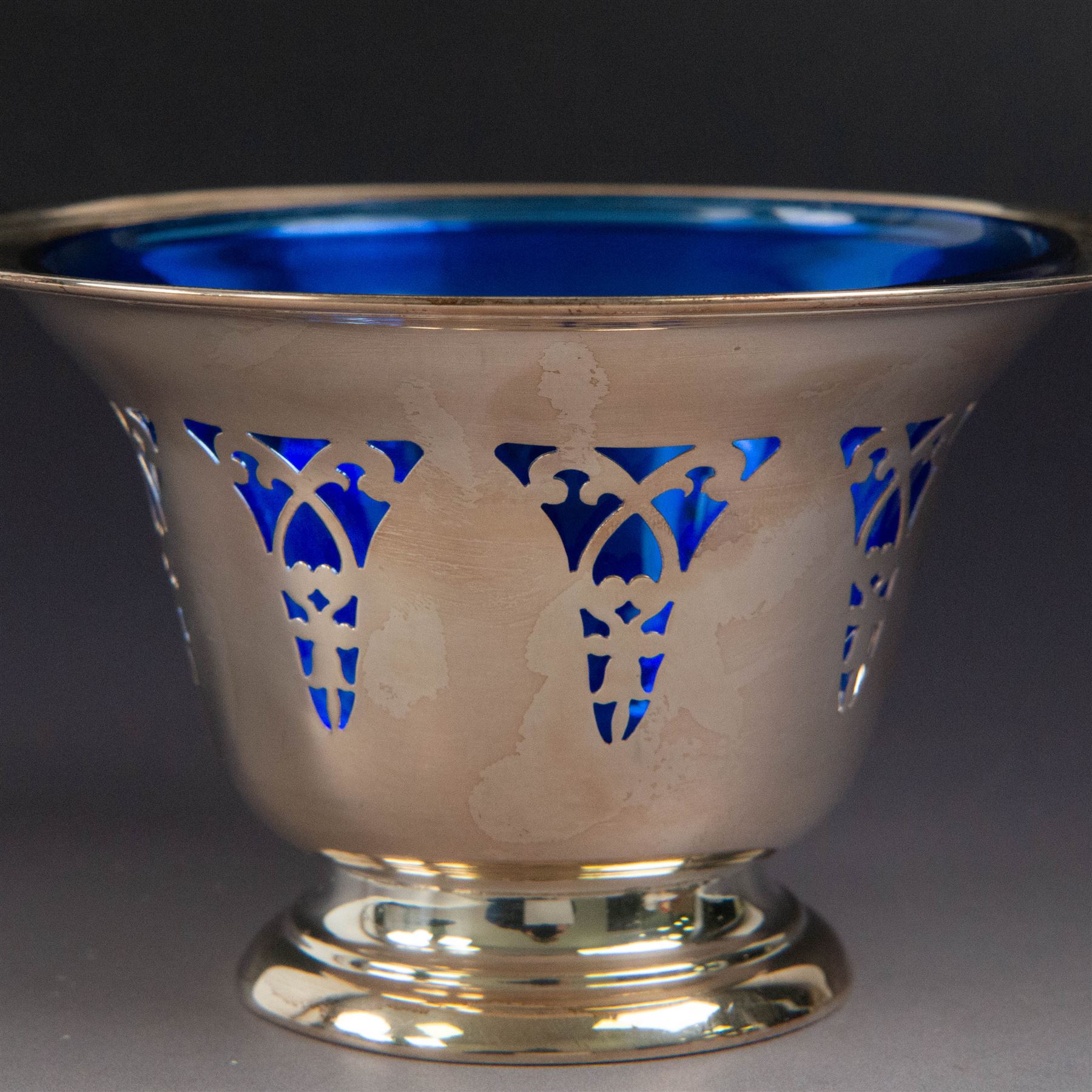American silver sugar bowl, of circular form with fluted rim and fluted sides, upon stepped circular foot, stamped Sterling by Roden, with blue glass liner