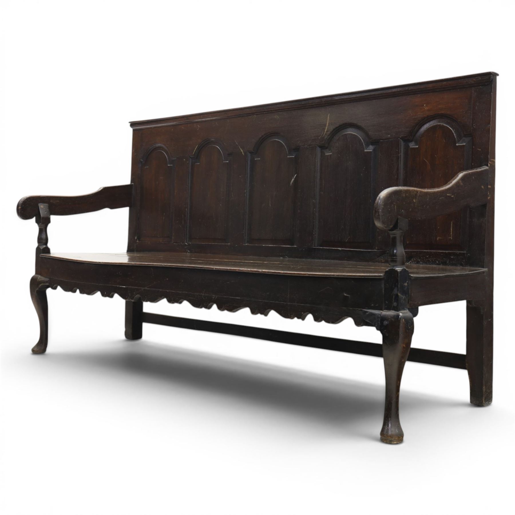 George III oak settle bench, with five gothic arched field panels, with downswept arms raised on cabriole supports