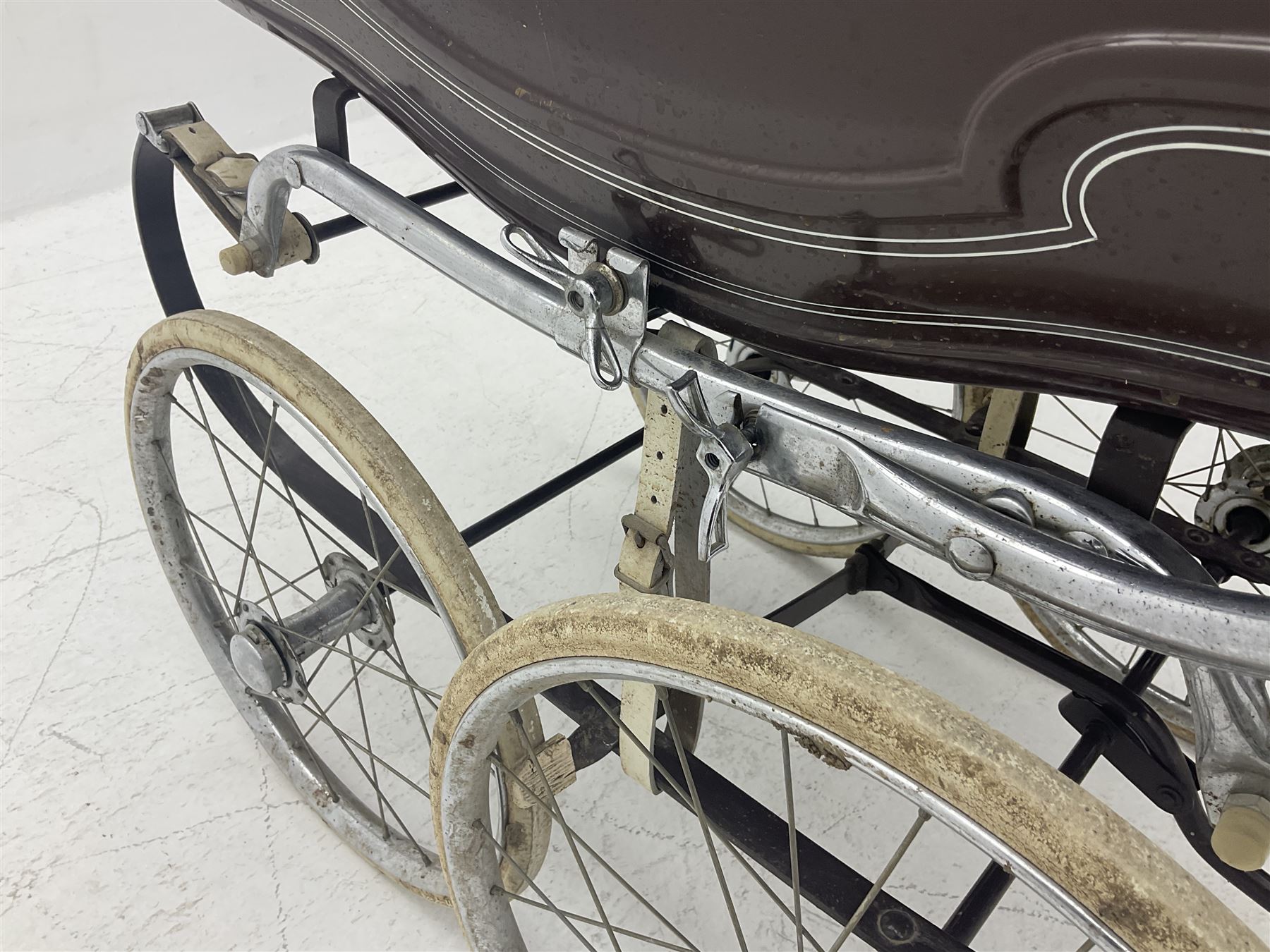 Marmet coach built 1964 pram, with detachable body, brown coachwork and hood, L118cm, H113cm