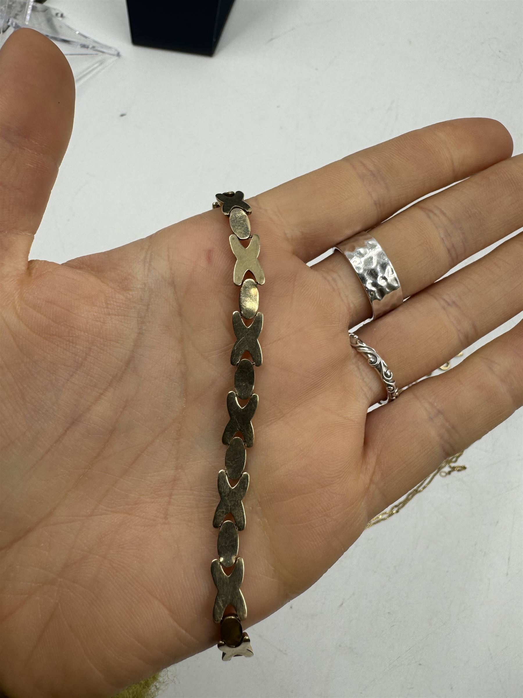 14ct gold bracelet links and a 14ct gold chain, together with 9ct gold jewellery, to include pair of cufflinks, bracelet, seahorse charm, chains and a cubic zirconia pendant 