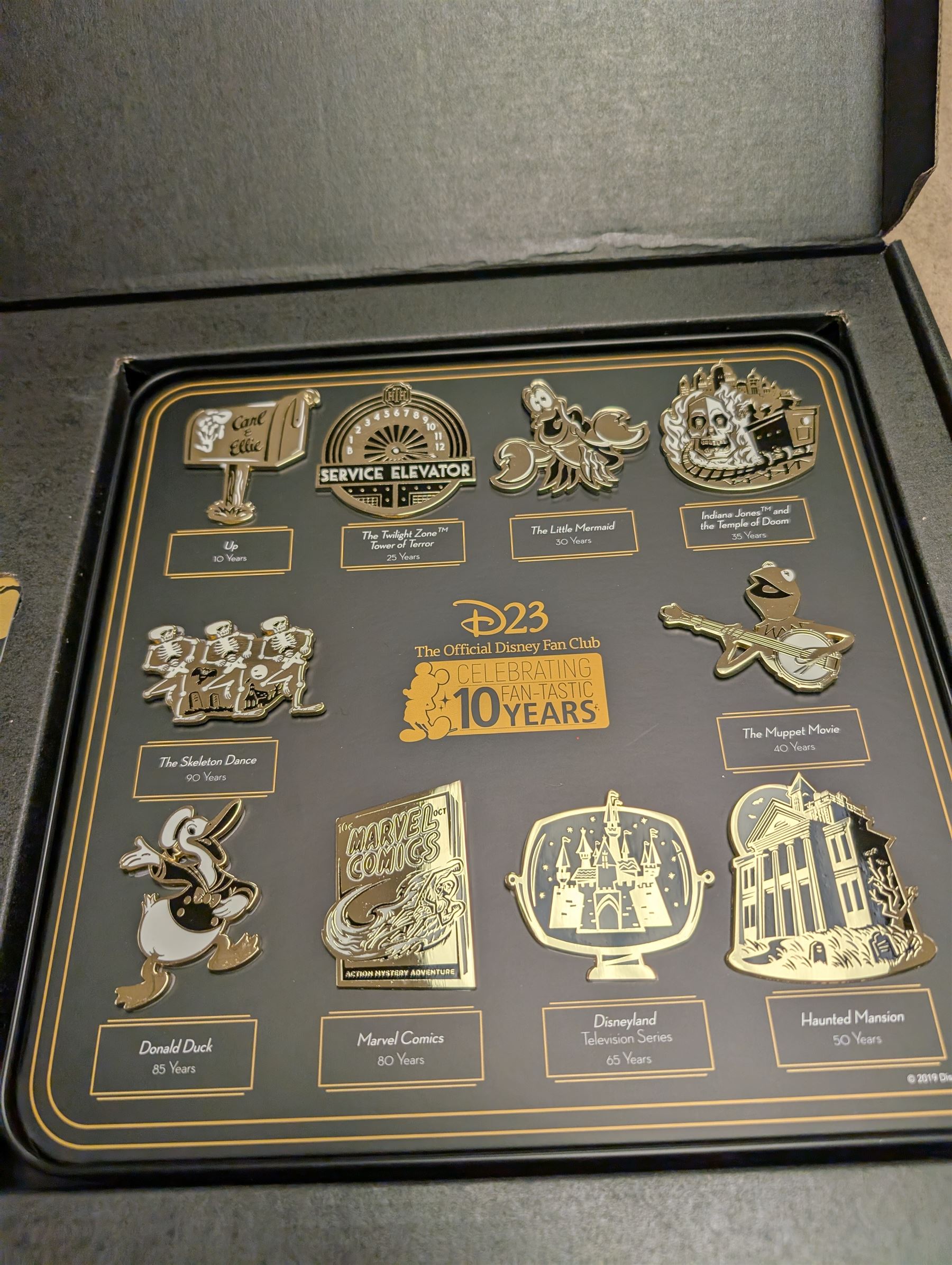 Disney Fan Club D23 Gold Member 10 Year Anniversary enamel pins set, boxed