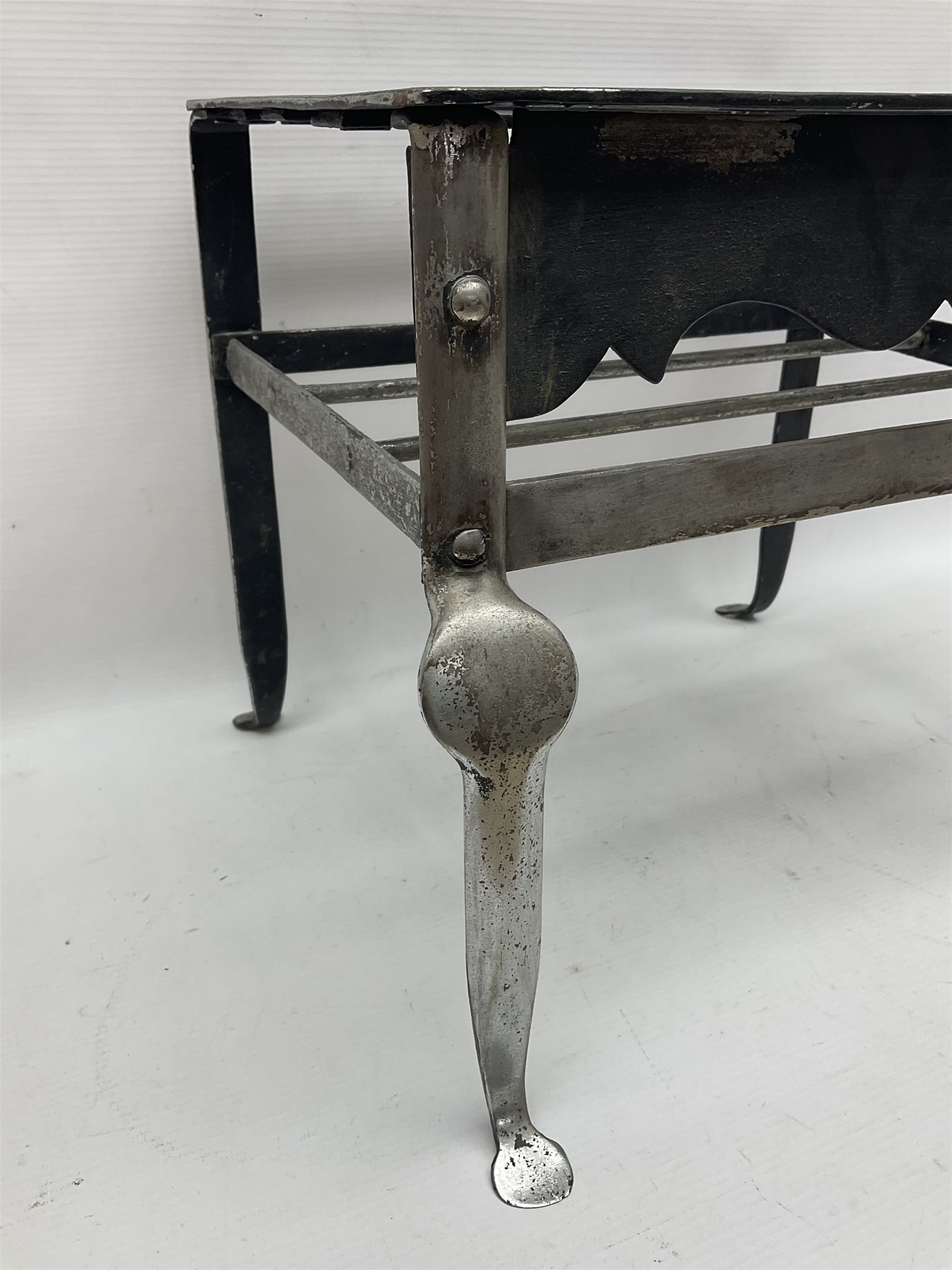 18th century style wrought iron fireside footman/trivet, H30.5cm, W35.5cm