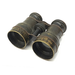 Caricature wooden carving of two WW2 British officers, inscribed under the base 'Venice March 1946' H13cm; and unmarked pair of binoculars (2)