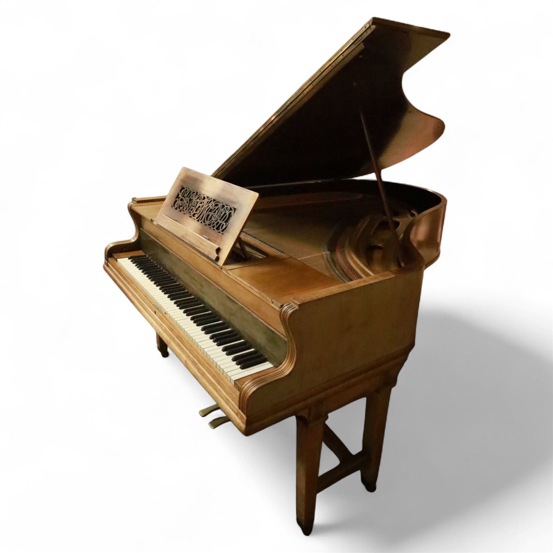 John Broadwood & Sons-20th century mahogany boudoir grand piano serial No 53529 (1920),  with twin square tapered legs and stretchers raised on brass castors, with an open fretted adjustable music desk and folding fallboard, conforming lyre with una-corda and sustain pedals, overstrung iron frame with original soundboard, action, hammers, dampers, felts, tuning pins and strings (two new base strings),  7-1/4 octave keyboard with 87 Ivory and ebonised keys (A0-B7), Tuned to concert pitch (A=440) however, requires tuning, action highly responsive with good repetition.

This item has been registered for sale under section 10 of the APHA Ivory Act Reference 4HSHGPGT