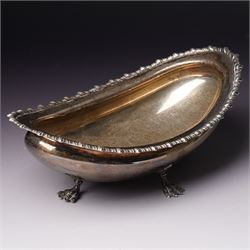 Edwardian silver oval bowl with gadrooned edge and on four paw feet W20cm Sheffield 1901 Maker James Dixon & Sons