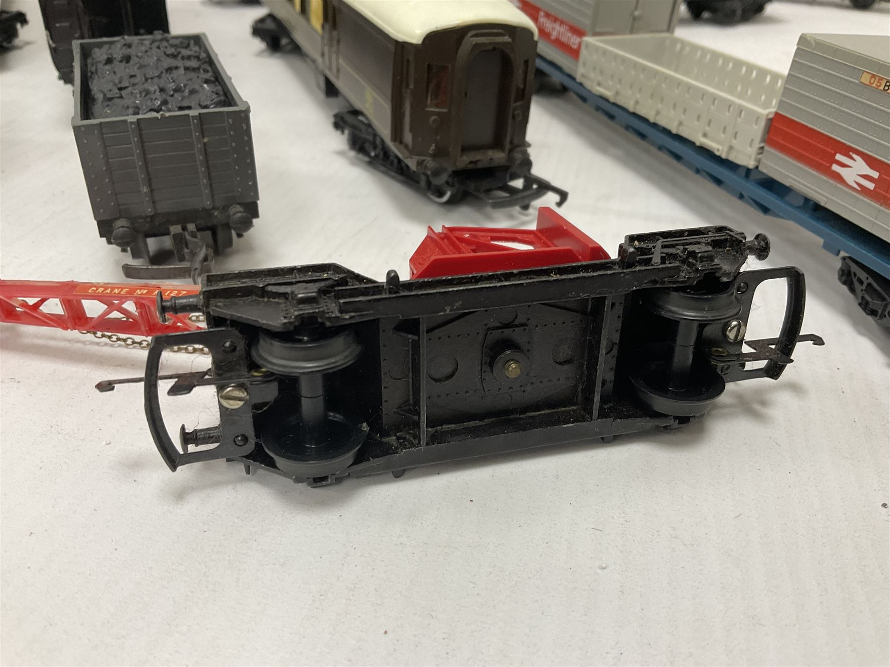 Hornby/Tri-Ang ‘00’ gauge - eight various coaches and eighteen goods wagons; all unboxed (26)