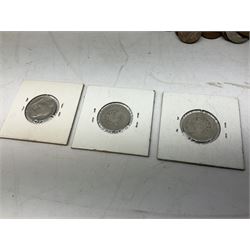 Mostly United States of America coinage, including 1828 one cent, buffalo nickels, various half dollar and dollar coins etc