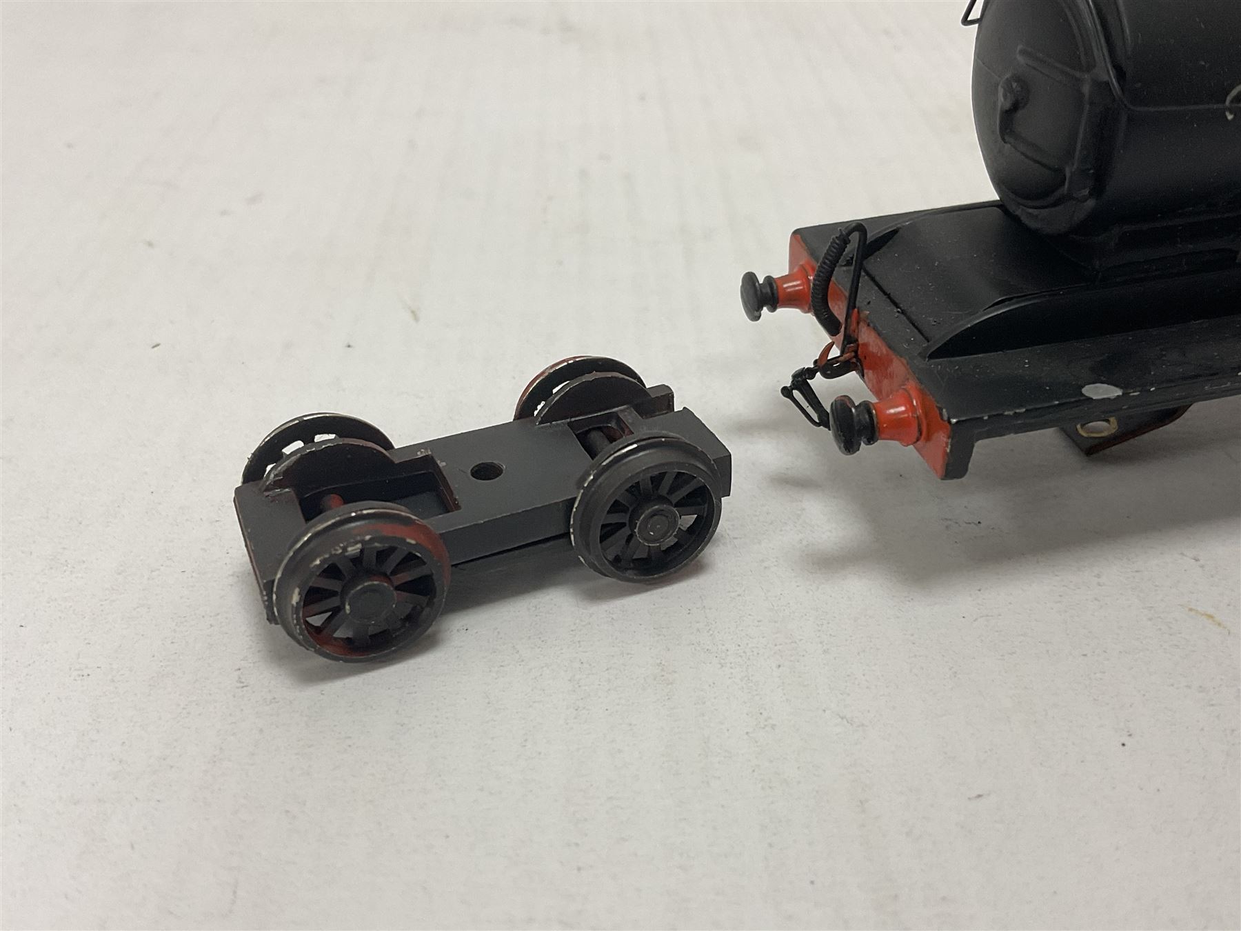 ‘00’ gauge - three kit built locomotive and tenders comprising Class D21 4-4-0 no.1242 finished in NER black with LNER tender; Class C4 4-4-2 no.5262 finished in LNER black; Coal Engines Class 0-6-0 no.2408 finished in black with Millholme Models LNER tender (3) 