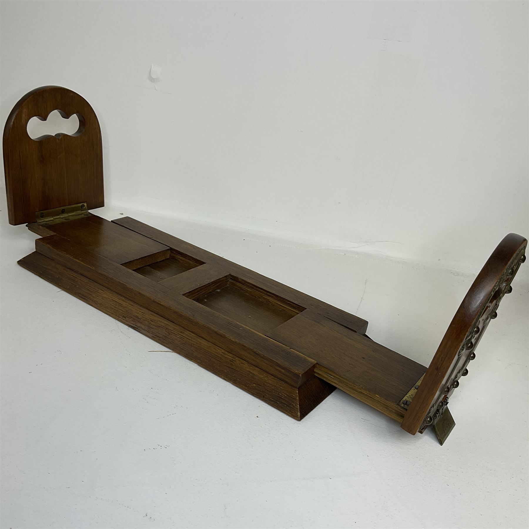 Victorian Betjemann oak book slide, of typical form, the curved hinged and sliding supports with mounted brass Gothic strapwork, stamped Betjemann's Patent 18026, H16.5cm W34cm D15cm