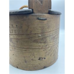 19th century Scandinavian Svepask / Tine box, the pine oval form body with notched posts and conforming lid decorated with Folk Art style pokerwork decoration and single carry handle, L38cm
