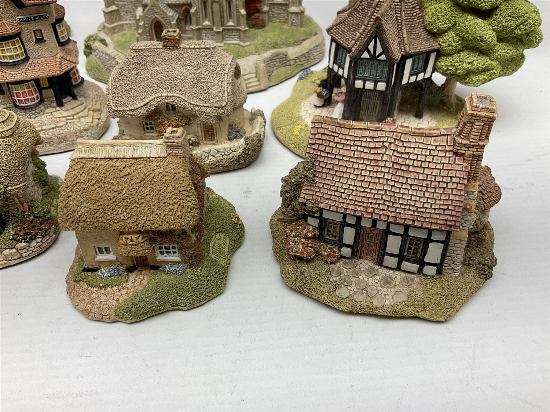 Twelve Lilliput Lanes, including Old Shop Bignor, Dial Cottage, Paradise Lodge, etc, some with deeds and original boxes