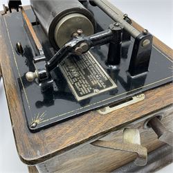 Early 20th century oak cased Edison Standard Phonograph with Model R 4-minute reproducer and brass horn, serial no.572593, last patent date 1905, with cover and cranking handle W33cm