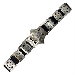 Art Nouveau silver belt, with two buckles, each depicting a female figure in profile and twelve engraved floral openwork panels, hallmarked Arthur Johnson Smith, Chester 1907, L60cm