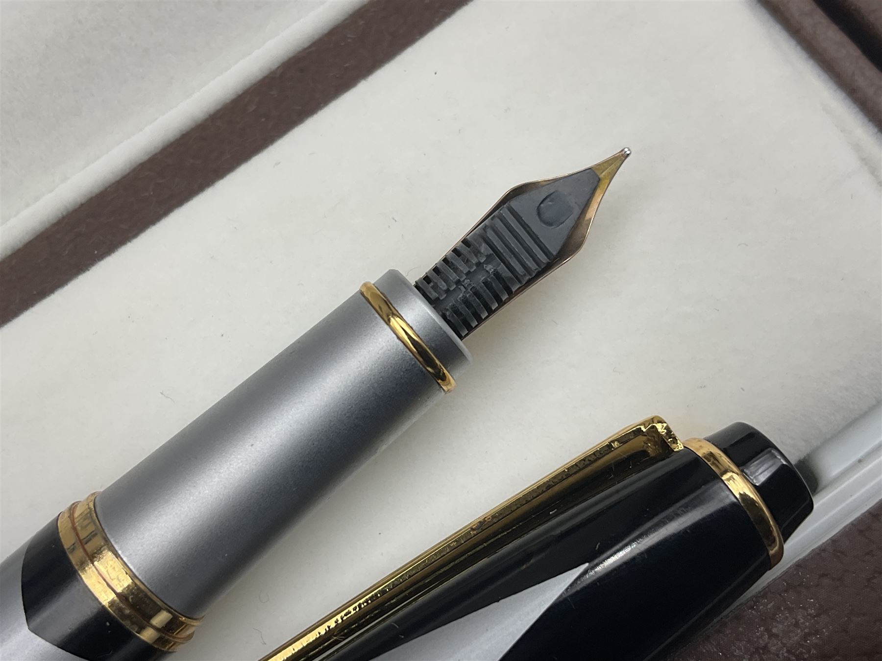 Circa 1930s Mentmore Auto Flow button fill fountain pen, the black barrel and cap with single narrow band and gold nib stamped Osmi Ridium 14ct, together with two gold nib fountain pens, each marked Huahong, the first stamped 14K 580, and second stamped 8K, both housed in Mentmore boxes (3)