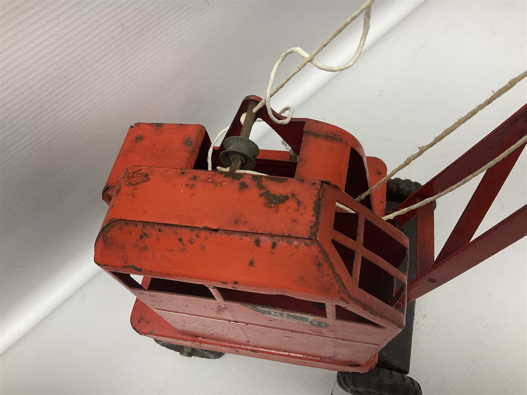 Mamod TE1a steam traction engine with burner, bunker, steering rod and funnel; red and black painted Tri-ang tin-plate Jones KL44 mobile crane; and two Hull Savings Bank Home Safe money boxes; all unboxed (4)