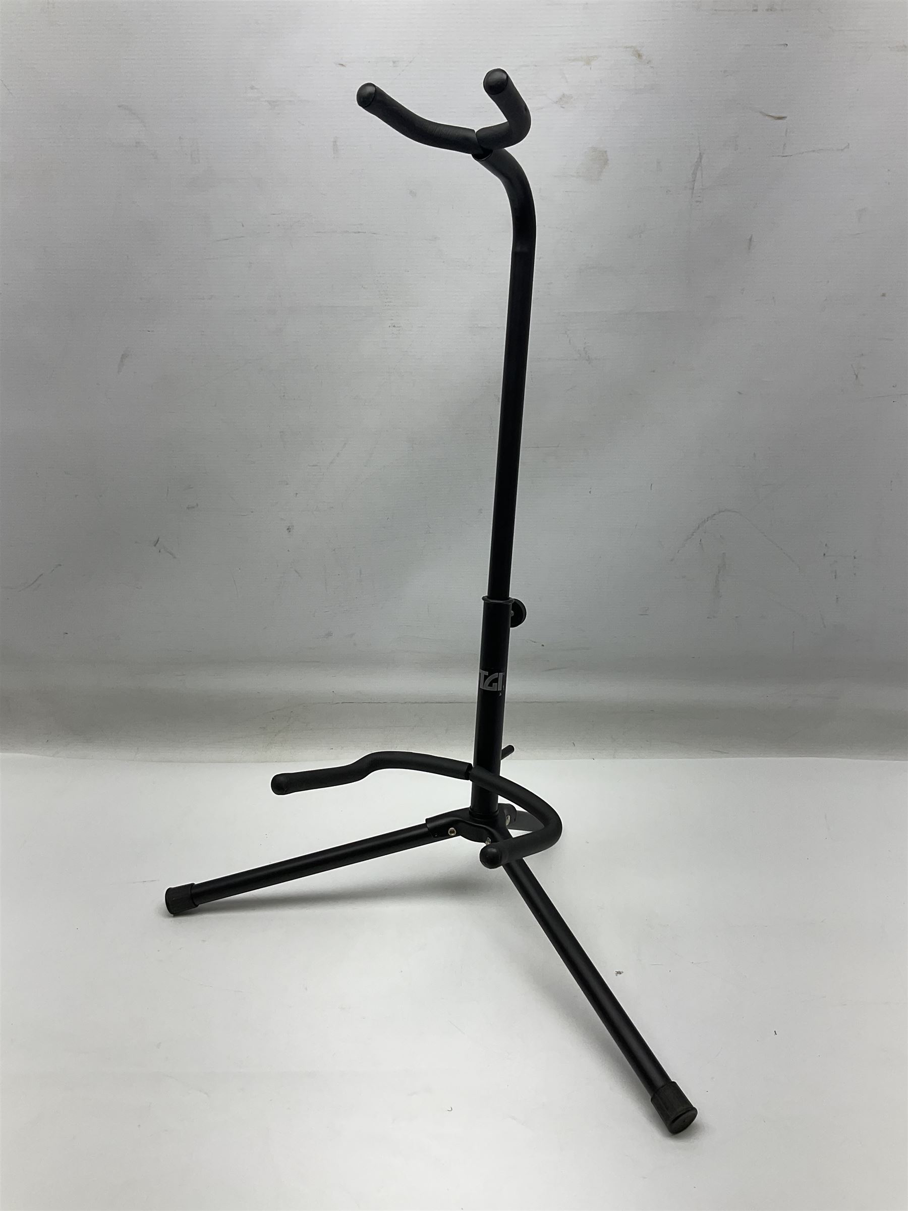Italia Maranello Speedster electric guitar in black and white, serial no.013972; L99cm; in Italia soft carrying case; together with a boxed TGI 3491 guitar stand