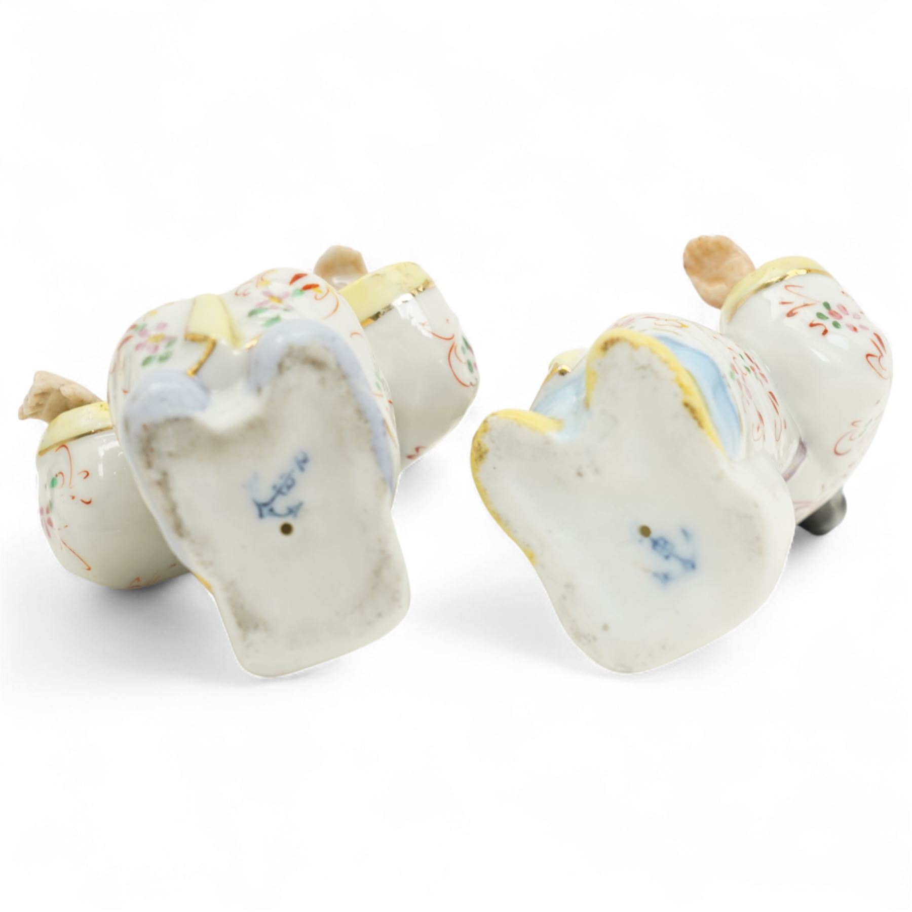 Pair of Ernst Bohne & Sohne Chinese standing figures with moving hands H11cm, blue anchor marks