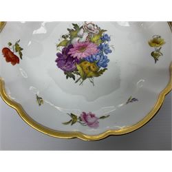Early 19th century Barr, Flight and Barr dessert dish painted by William Billingsley, circa 1807-1813, of shell shaped form painted with a central floral spray surrounded by floral sprigs, within a gilt line border, with impressed and printed marks beneath, D18.5cm