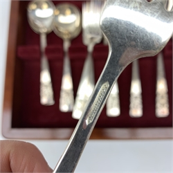 Canteen of Oneida Community plate cutlery in the Hampton Court pattern, six place settings in case