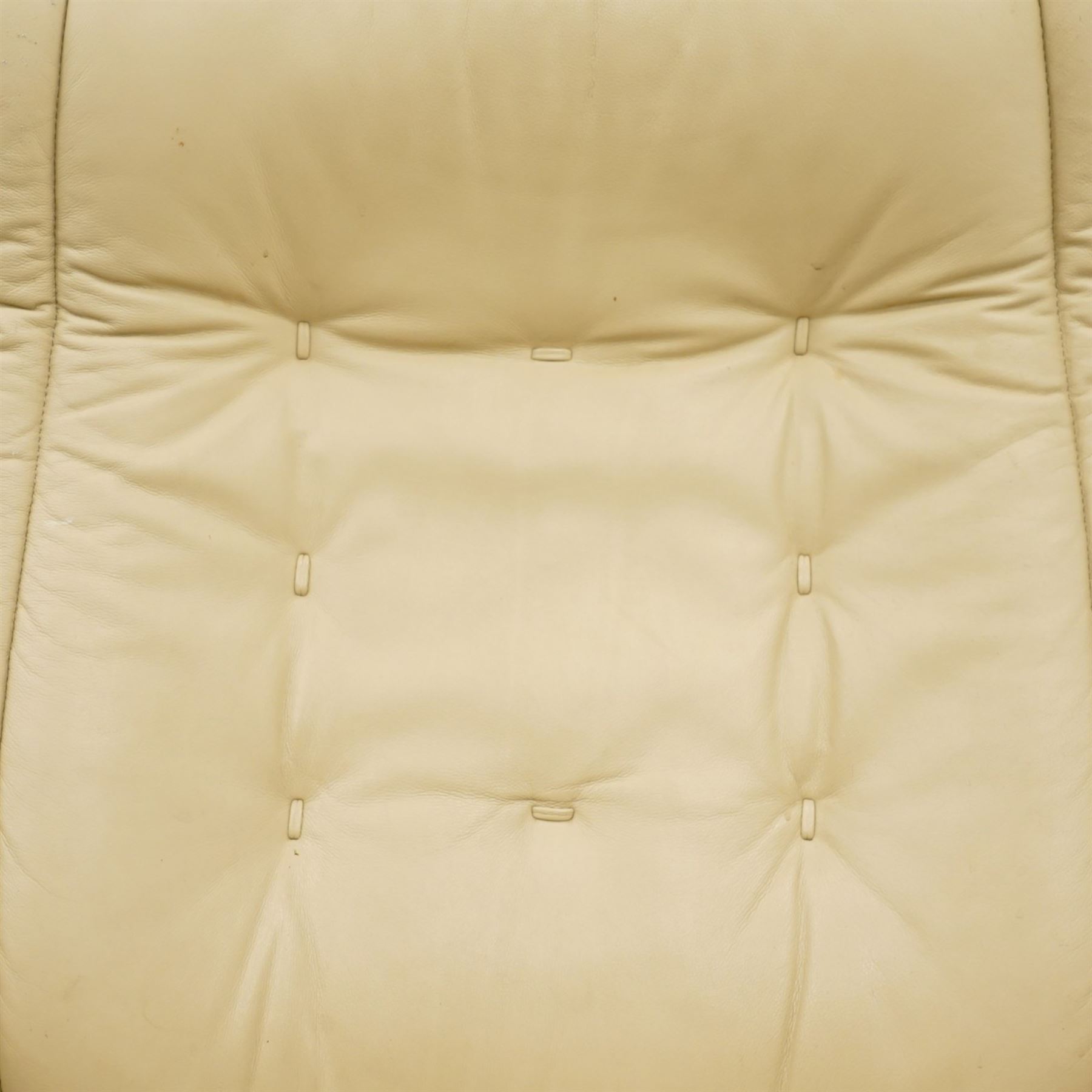 Ekornes - Stressless cream leather upholstered reclining armchair 