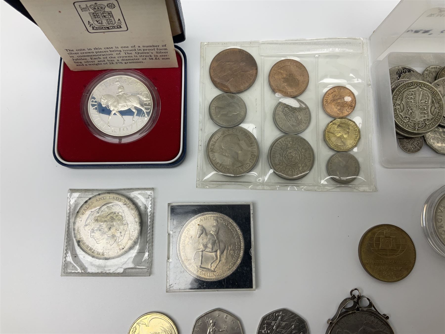 Queen Victoria 1897 crown coin, three King George V half crowns, King George VI 1937 crown, Queen Elizabeth II 1977 silver proof crown cased with certificate and other coinage 