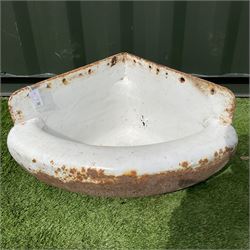 Country House, cast iron and enamel, corner roll top, manger trough - THIS LOT IS TO BE COLLECTED BY APPOINTMENT FROM DUGGLEBY STORAGE, GREAT HILL, EASTFIELD, SCARBOROUGH, YO11 3TX