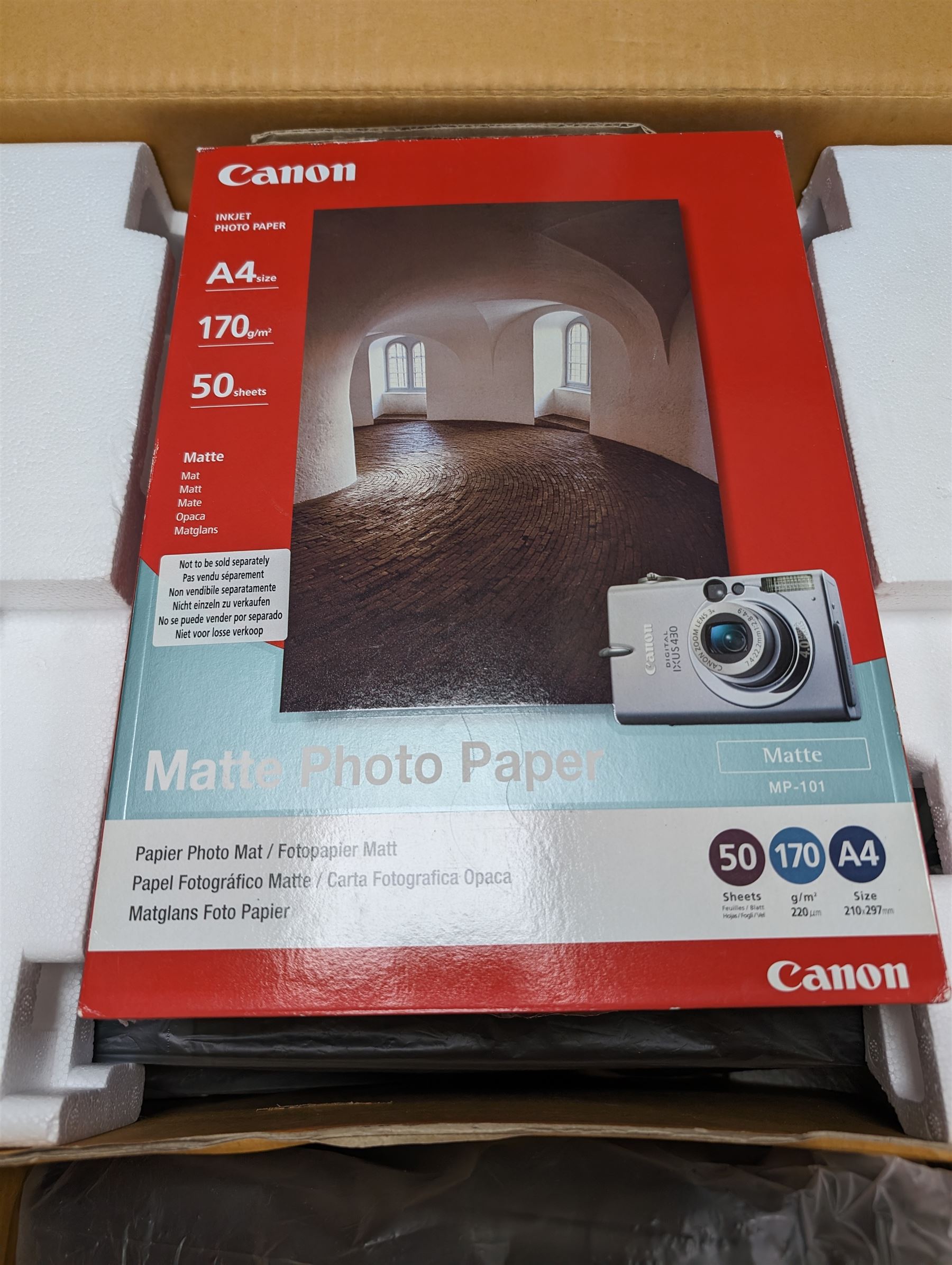 Canon bubble jet printer, i905D, together with a Kodak Photo CD player, PCD865, boxed 