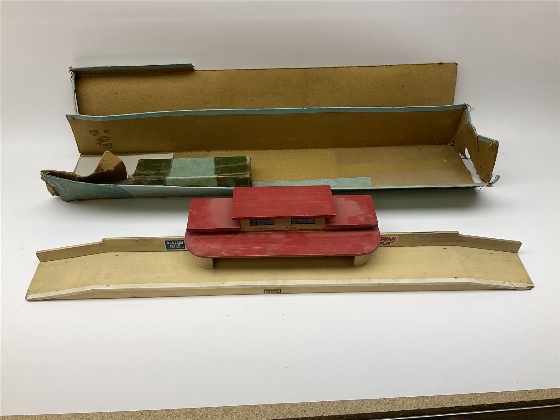 Hornby Dublo - wooden D1 Main Line Station and D1 Goods Depot, both in pale blue boxes; die-cast D1 Through Station in plain blue box; die-cast D1 Island Platform and D1 Signal Cabin, both in blue striped boxes (5)