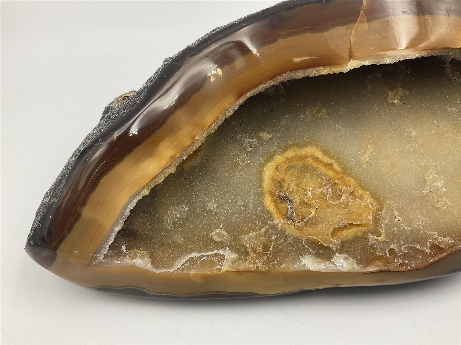 Agate geode, with quartz crystals, in earthy tones, H10cm
