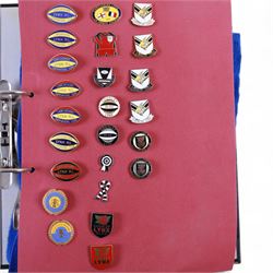 Rugby league enamel badge collection, from clubs including Leeds Rhinos, Lancashire Lynx, Leigh Centurions, London Broncos, Trafford Borough,Toulouse,  Belle Vue Rangers, Carlisle, Nottingham City Outlaws, housed in two folders, (approximately 280)