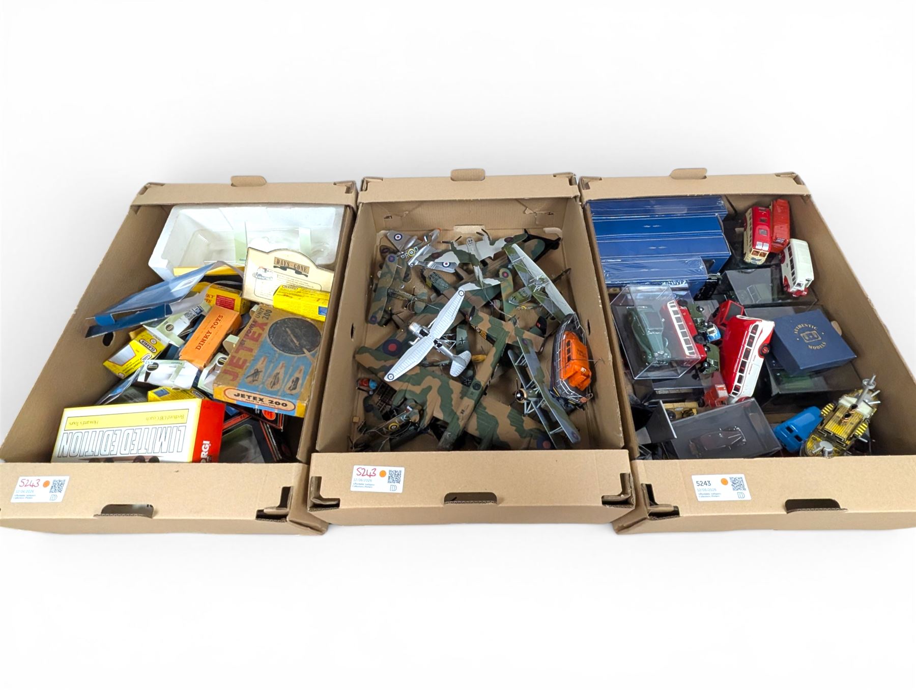 Collection of model cars and aeroplanes, including Corgi, Oxford Diecast, etc, Jetex Power Unit, empty diecast boxes etc 