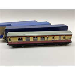 Hornby Dublo - two D1 LNER Corridor Coaches comprising First/Third, in pale blue box and Third in medium blue box; two D11 BR/ER Corridor Coaches First/Third and Brake/Third, in medium and dark blue boxes; and D12 BR/LMR First/Third Corridor Coach in dark blue box (5)