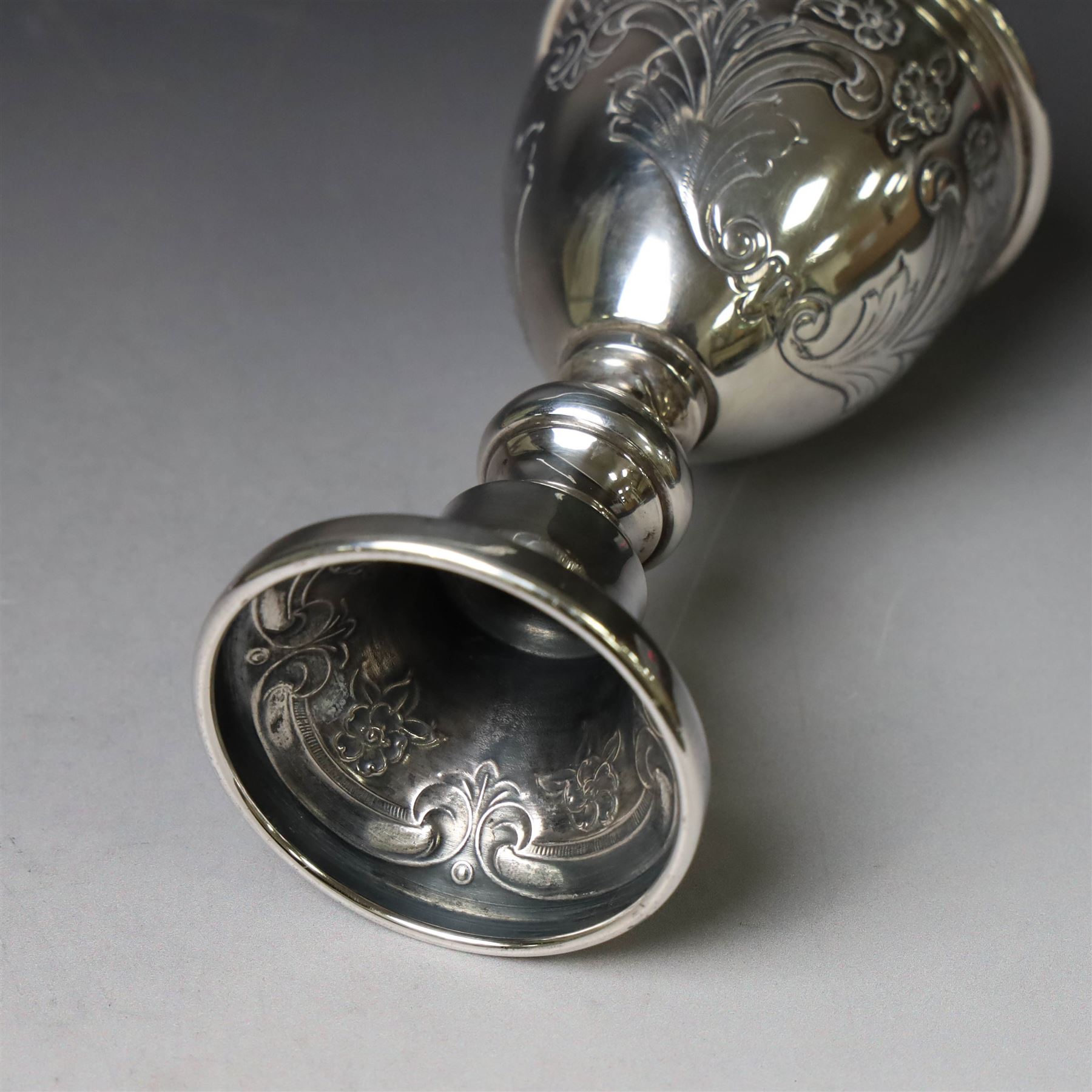 Continental silver goblet, with engraved floral decoration throughout and upon knopped stem, stamped 925, H13.5cm