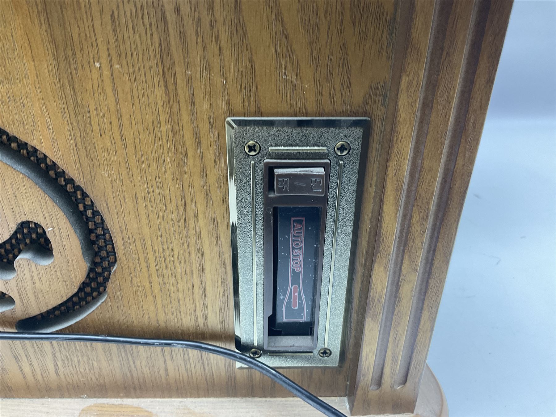  Roadstar HIF-1850TUMPK retro style record player with gramophone 