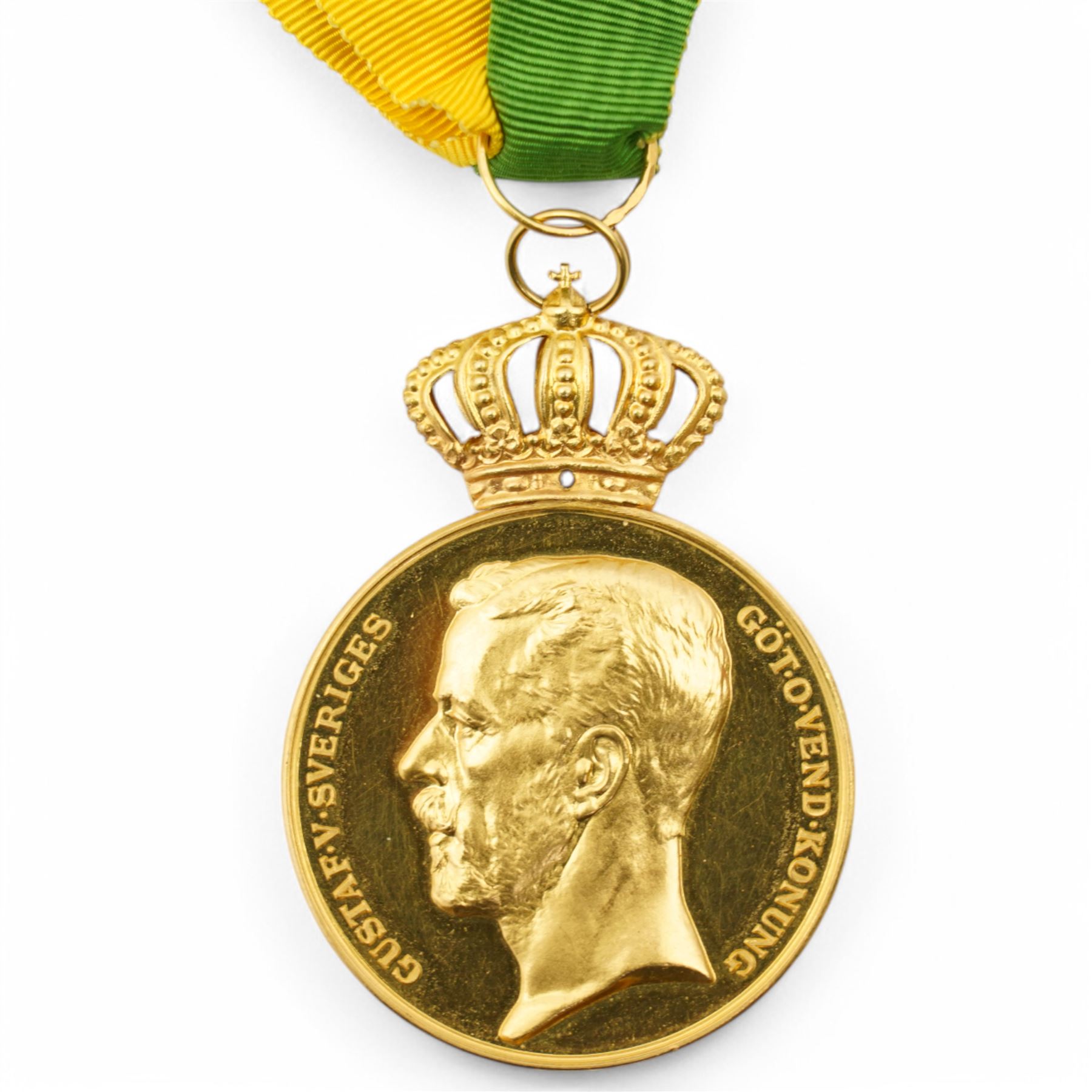 Sweden - Gustaf V gold medal for Long Term and Faithful Service awarded to Emil Pettersson the rim marked 'Guld 1945' with green and yellow ribbon in original box