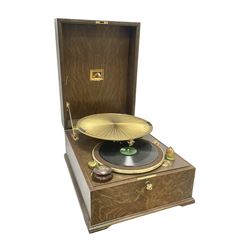 His Master's Voice Lumiere Gramophone, model no. 460 c1925, oak cased table top model with 12