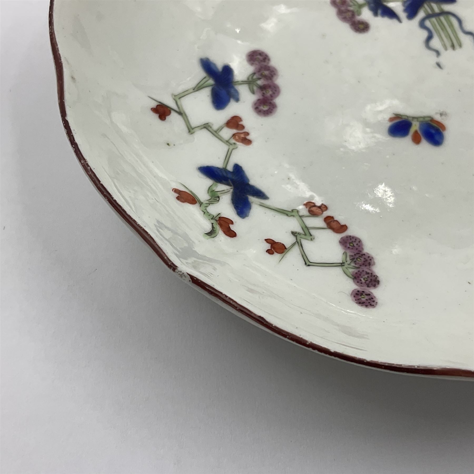 Early 19th Century English Coalport Platter in the Kakiemon Style Early 19th Century English Coalport Platter in the Kakiemon Style