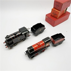 Hornby '0' gauge - clockwork M1 0-4-0 tender locomotive and tender No.3435, both boxed; clockwork No.40 0-4-0 tank locomotive No.82011, unboxed; and No.50 tender, boxed (4)