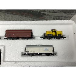 Marklin 'Z' gauge - No.81863 train set with 2-10-0 locomotive and six goods wagons; still factory sealed in box