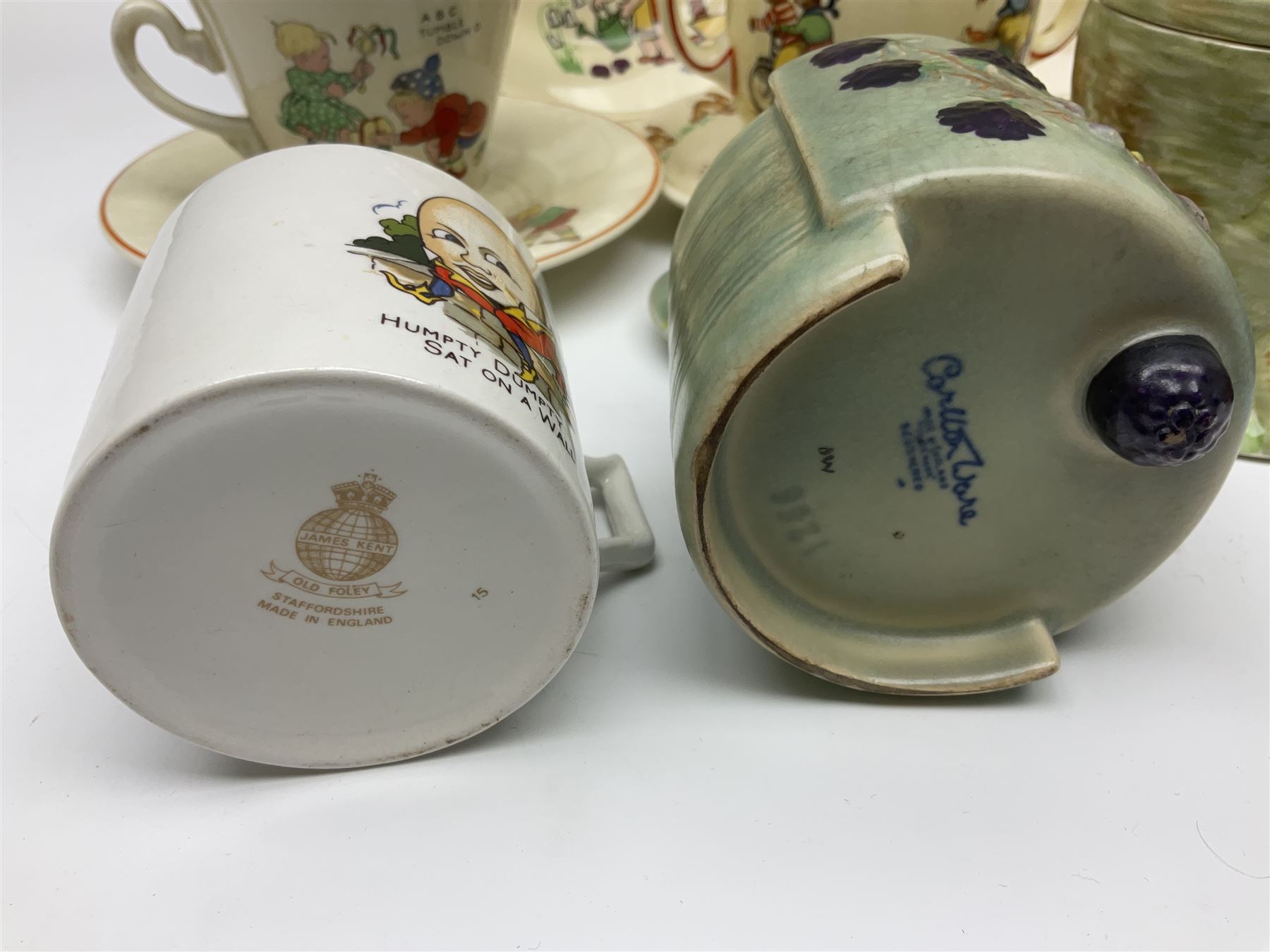 Roseville pine cone bowl, impressed 632-3