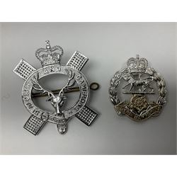 Military badges - approximately eighty predominantly staybrite glengarry, cap and collar badges and small quantity of plastic badges